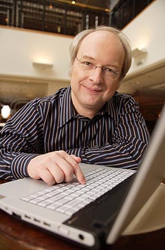 Photograph of Jakob Nielsen with a keyboard
